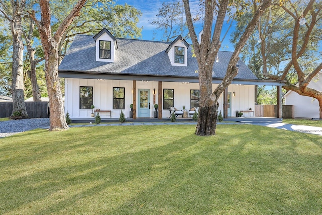 view of front of house featuring a front lawn and covered porch