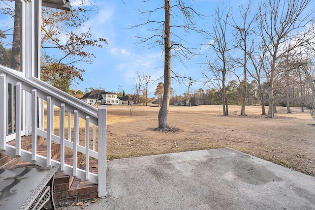 view of yard featuring a patio