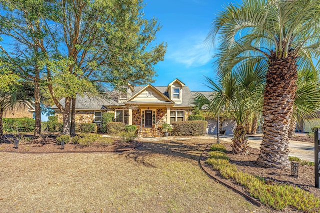 view of front of home featuring a front lawn