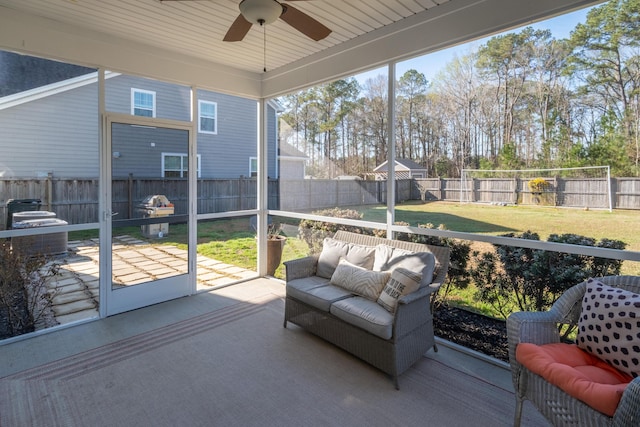 sunroom with ceiling fan