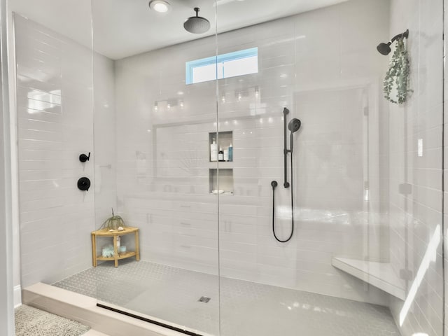 bathroom featuring a tile shower