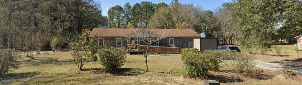 view of front of property featuring a deck