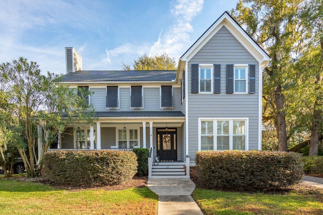 view of front of property featuring a front yard