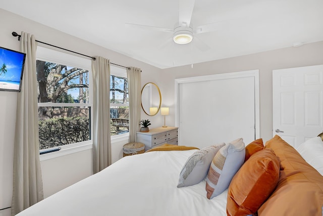 bedroom featuring a ceiling fan