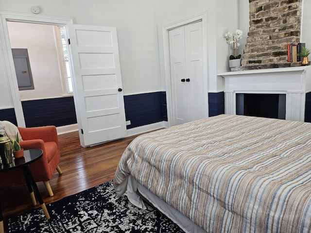 bedroom featuring dark wood-type flooring and a closet