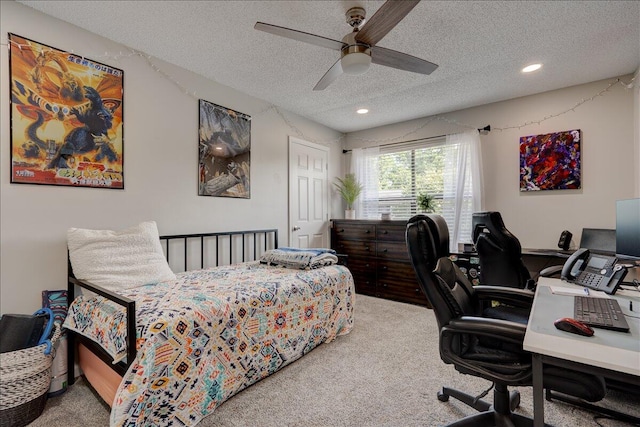 bedroom with ceiling fan, a textured ceiling, and carpet flooring