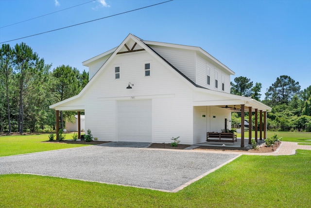 view of front of home with ceiling fan, a front yard, gravel driveway, and an attached garage