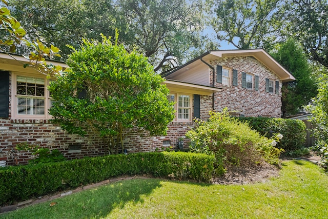 view of front of home with a front yard