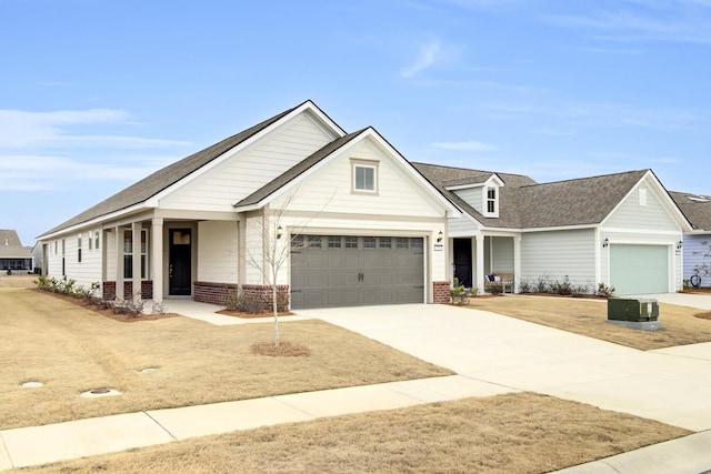 craftsman house featuring a garage