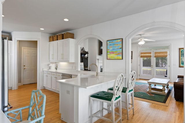 601 King Haven Ln, Johns Island, SC 29455 - kitchen with light wood-style flooring, white cabinetry, a kitchen breakfast bar, a ceiling fan, and recessed lighting