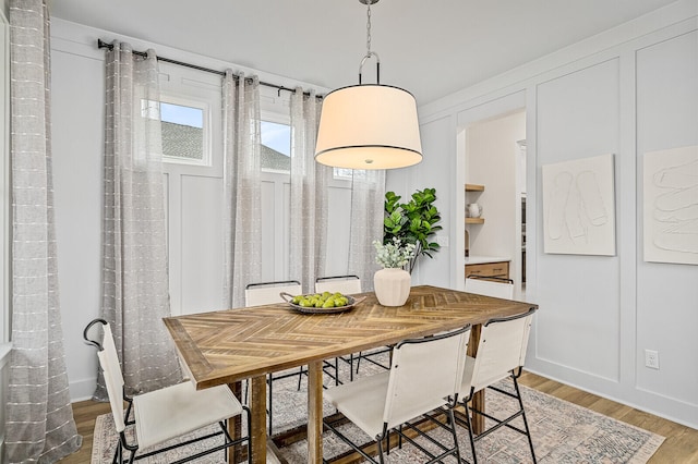 dining room with light hardwood / wood-style floors