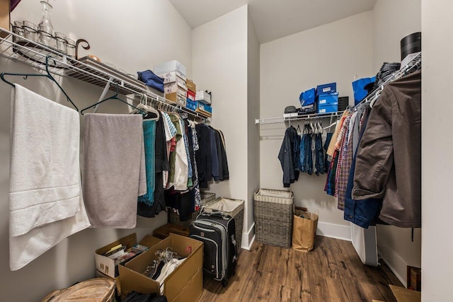 2208 Primus Rd, Mount Pleasant, SC 29466 - walk in closet featuring wood finished floors