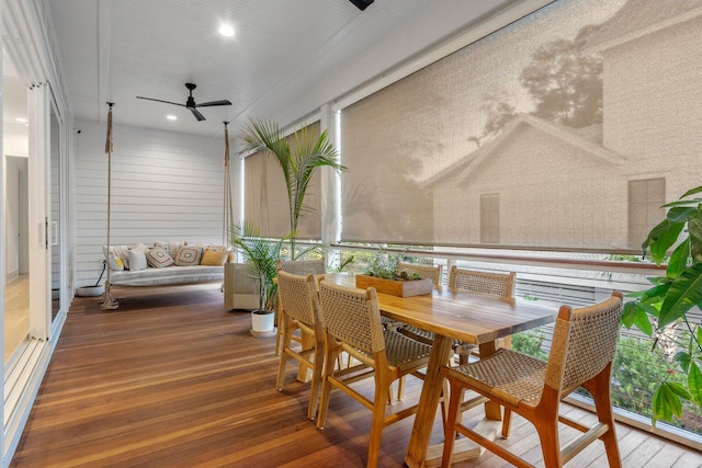 sunroom with ceiling fan