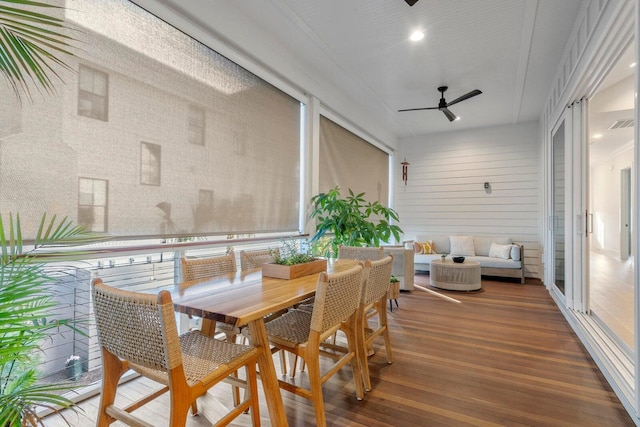 sunroom featuring a ceiling fan