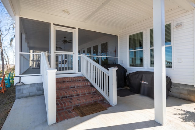 property entrance featuring a porch