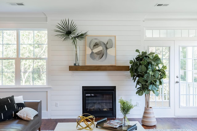 living area featuring visible vents and a wealth of natural light