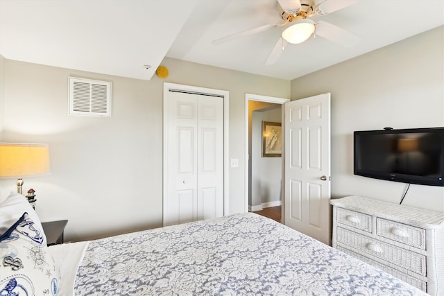 bedroom with a closet, ceiling fan, and hardwood / wood-style floors