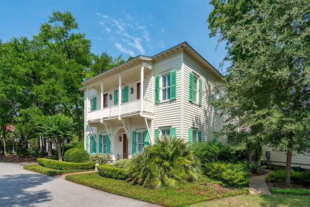 28 Robert Mills Cir, Mount Pleasant, SC 29464 - view of front facade with a balcony