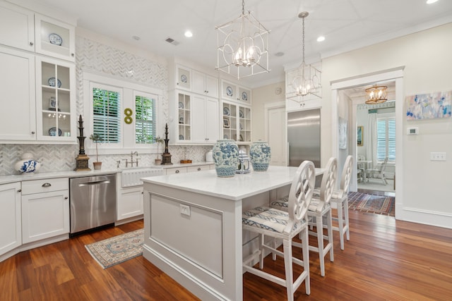 28 Robert Mills Cir, Mount Pleasant, SC 29464 - kitchen with appliances with stainless steel finishes, a chandelier, a sink, a kitchen breakfast bar, and ornamental molding
