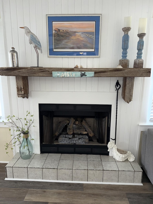 1001 Palmetto Blvd, Edisto Island, SC 29438 - detailed view of a fireplace with raised hearth and wood finished floors