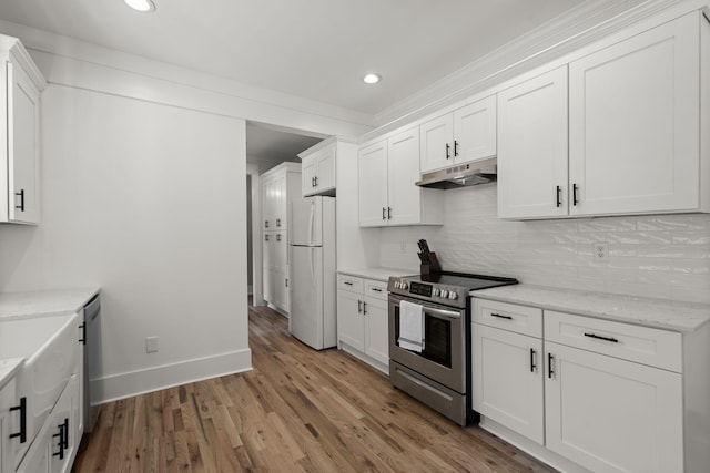 kitchen featuring stainless steel appliances, under cabinet range hood, white cabinetry, decorative backsplash, and light wood-style floors