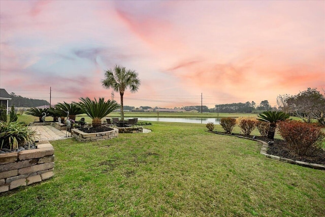 view of yard featuring a water view