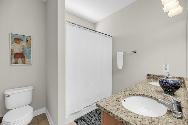 full bathroom featuring a sink, double vanity, toilet, baseboards, and a shower with curtain