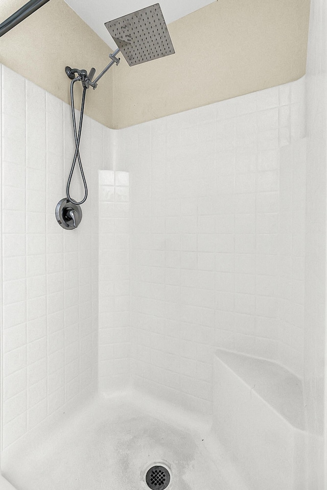 7869 High Maple Cir N, Charleston, SC 29418 - full bath with tiled shower