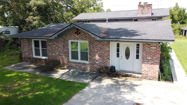 view of front of property featuring a patio