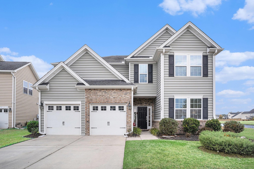 view of front of home featuring a front lawn and a garage