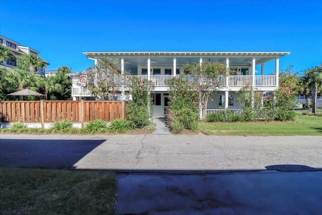 view of front of house with ceiling fan