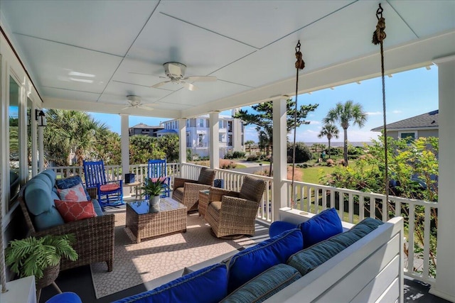 sunroom with ceiling fan