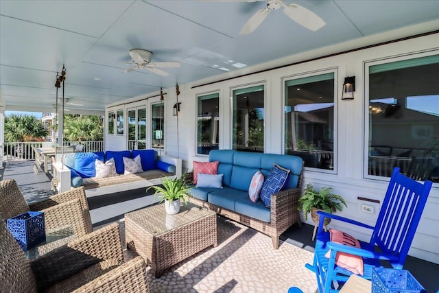 sunroom with ceiling fan