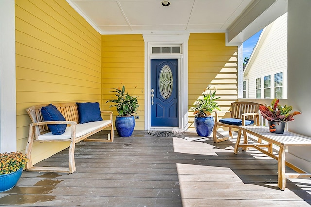 entrance to property featuring covered porch