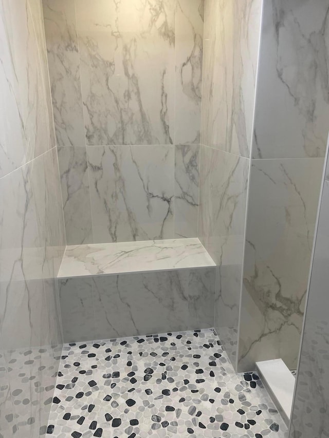 bathroom featuring tiled shower