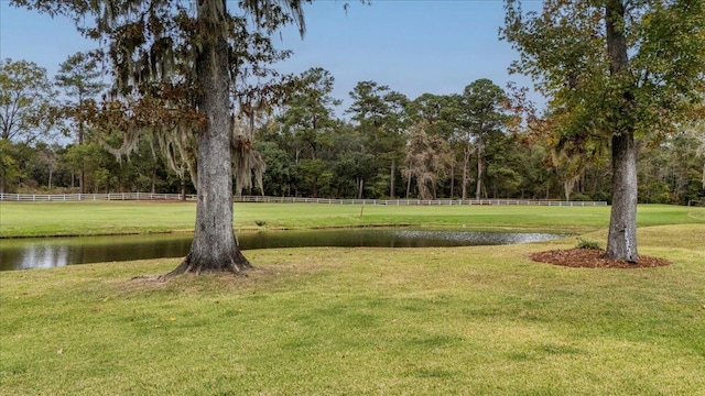 view of yard featuring a water view