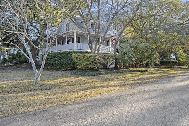 view of front facade featuring a gambrel roof and covered porch