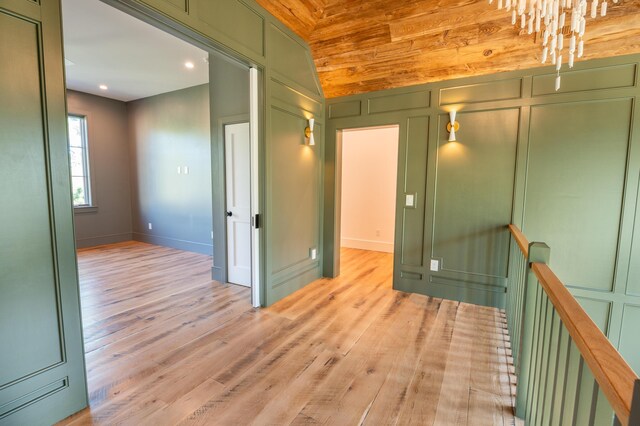 515 Claret Way, Kiawah Island, SC 29455 - hallway featuring light wood-style floors, an upstairs landing, lofted ceiling, and baseboards