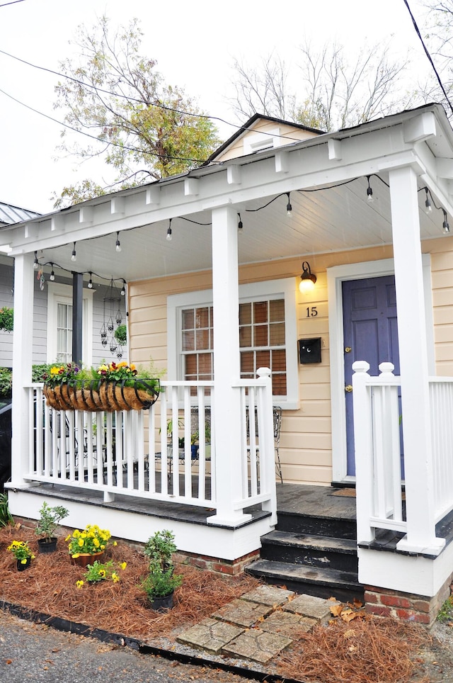 property entrance featuring covered porch