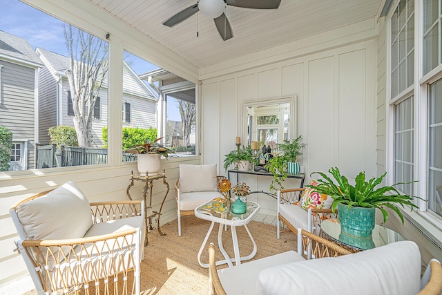 sunroom with ceiling fan