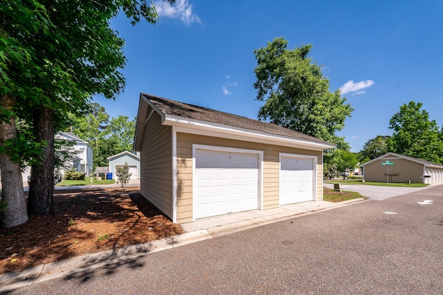 view of detached garage