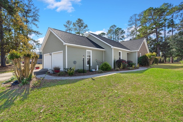 view of front facade featuring a garage and a front lawn