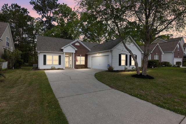 view of front of property featuring a shingled roof, an attached garage, driveway, and a front yard