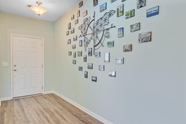 5433 Falling Tide, North Charleston, SC 29420 - entryway featuring light wood-style flooring and baseboards