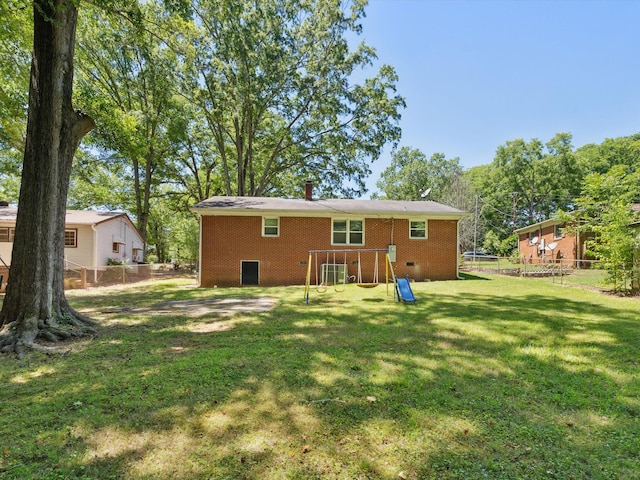 back of house featuring a yard