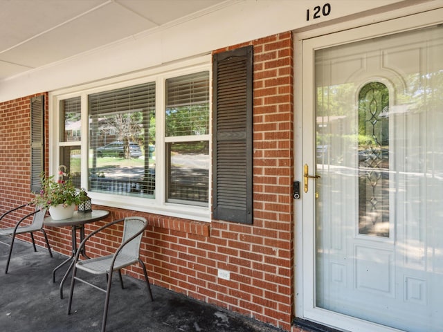 property entrance featuring a porch