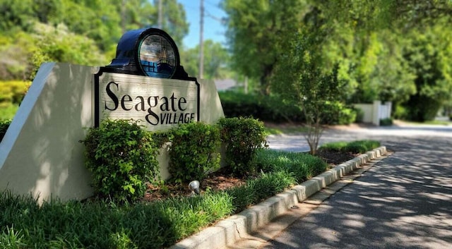 view of community / neighborhood sign