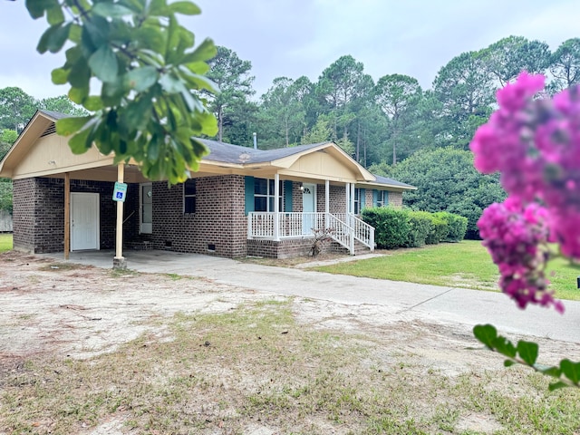 single story home featuring a front lawn and covered porch