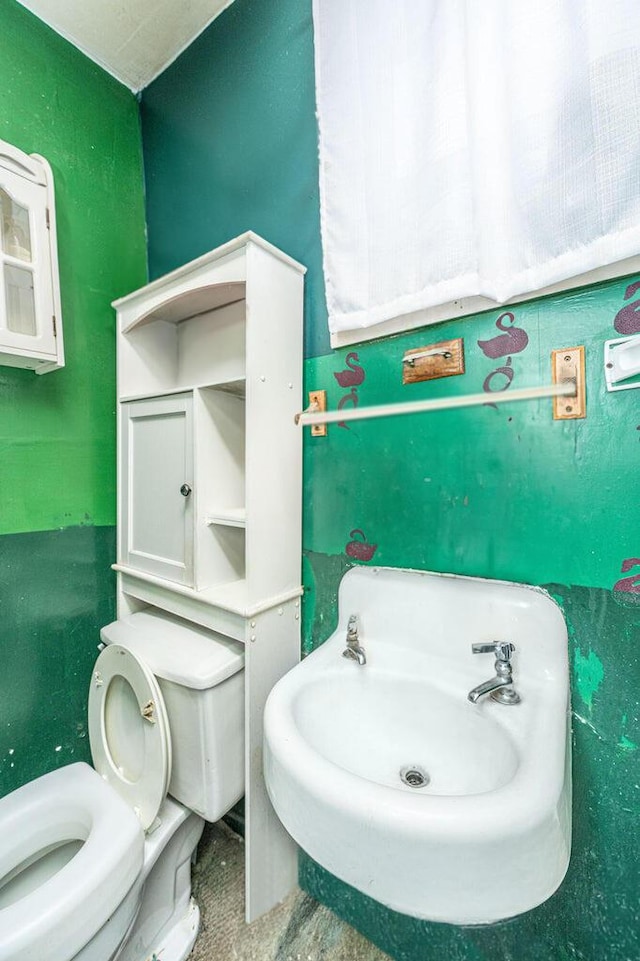 200 Fishburne St, Charleston, SC 29403 - half bath featuring toilet and a sink