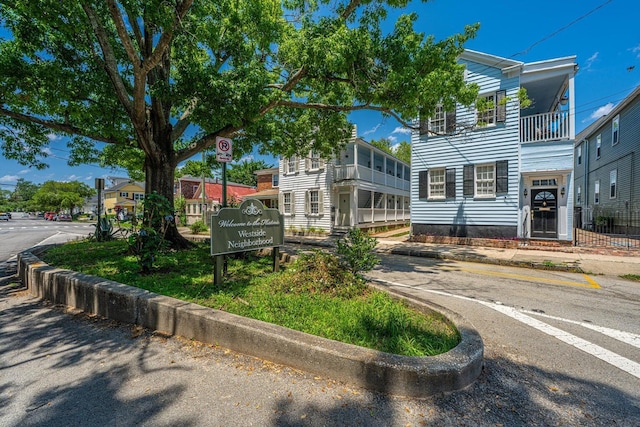 200 Fishburne St, Charleston, SC 29403 - view of front of house featuring a balcony